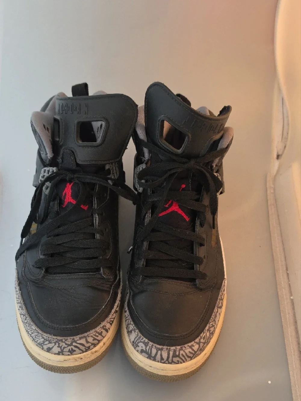 Jordan Spizike Men's Black and Grey Retro Basketball Sneakers - Picture 2 of 5